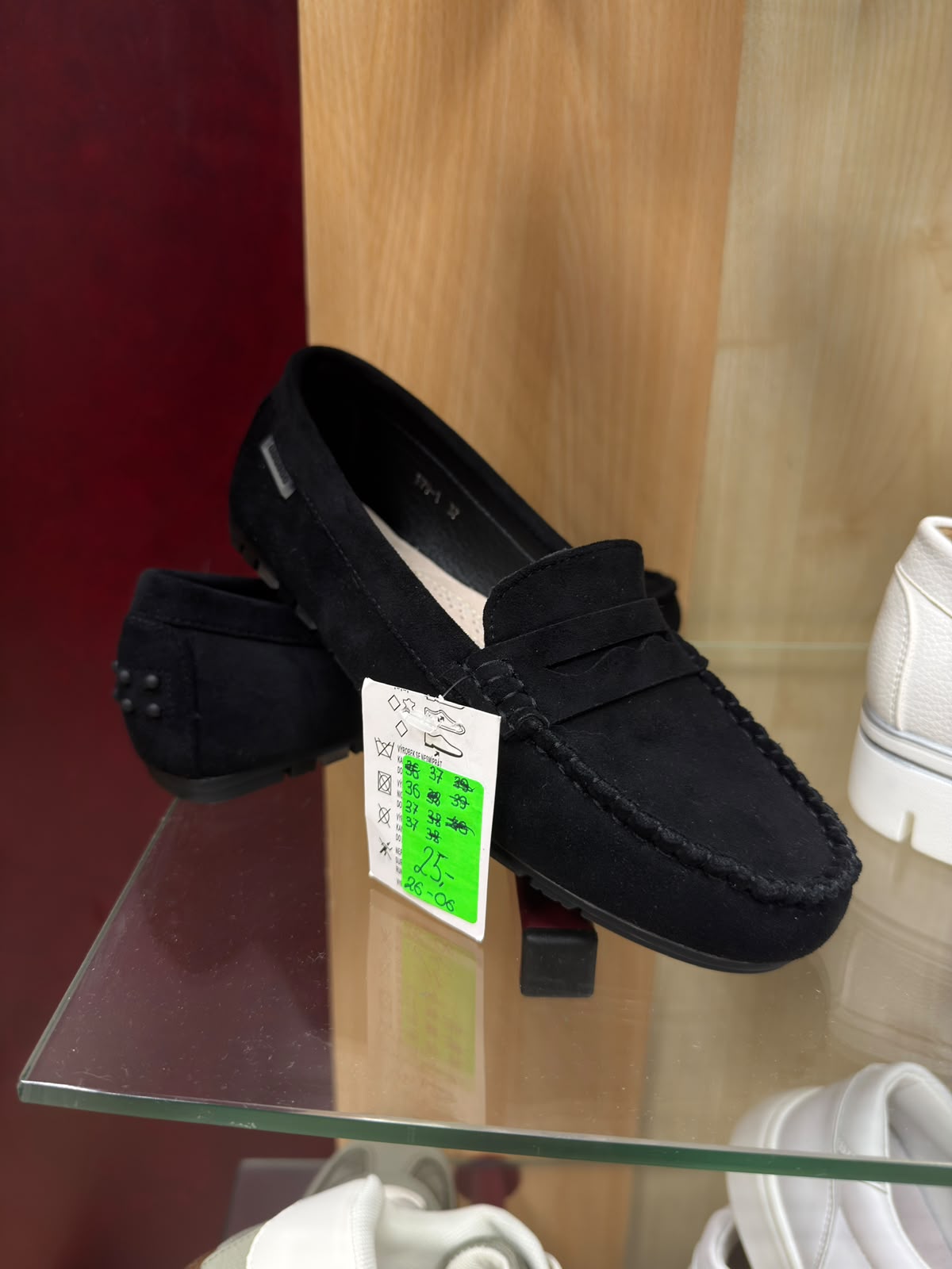 Melni zamša mokasīni